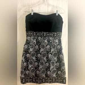 Tony Bowls Strapless Short Black with Silver Sequin Short Dress. Size 12.